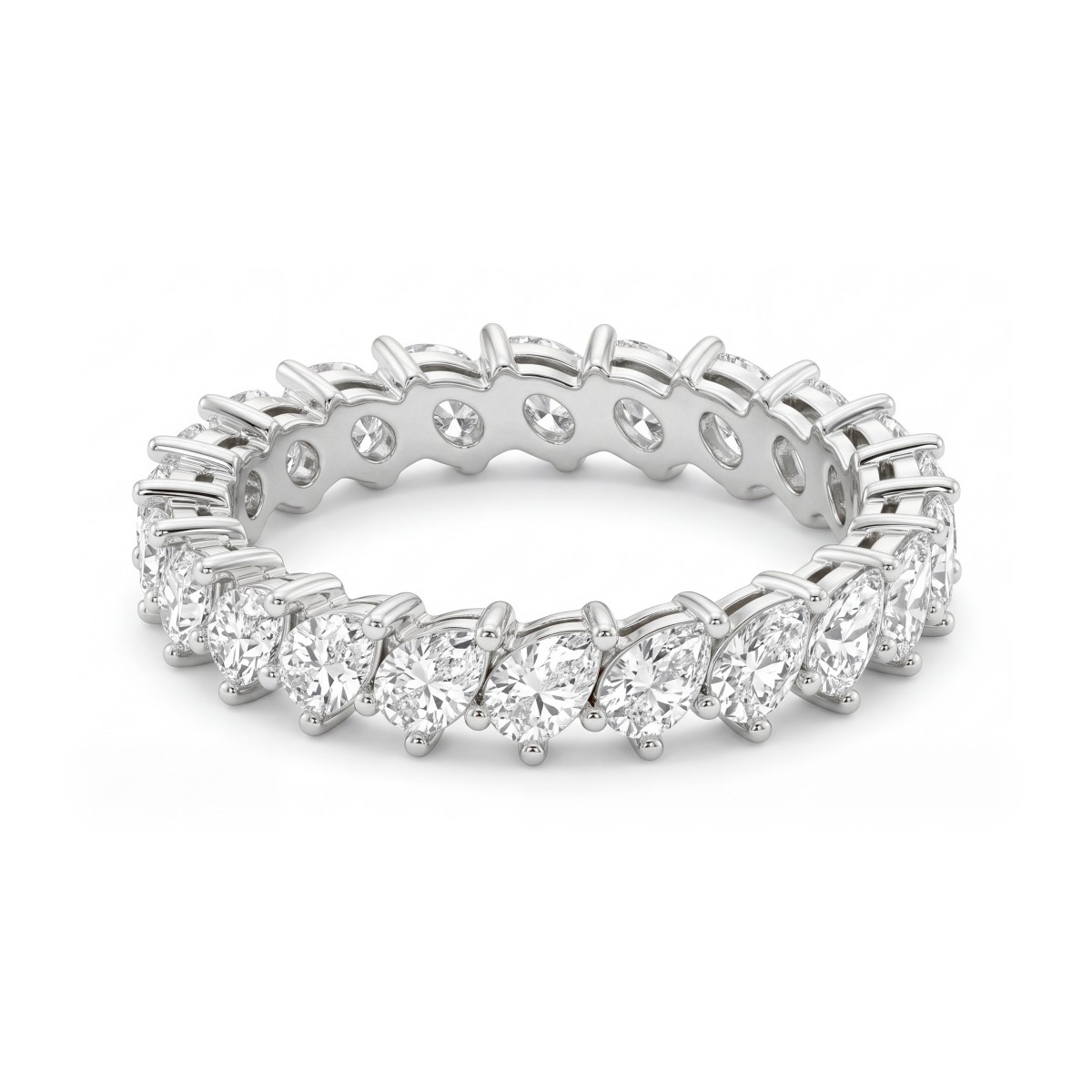Laurel - anello eternity a tutto giro con pietre inclinate di moissanite di taglio a goccia
