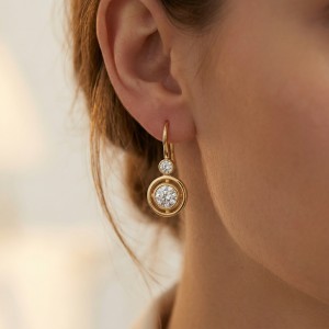 Orecchini pendenti con moissanite
