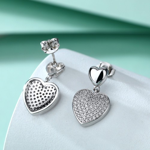 Hearts of Pavé - orecchini pendenti con moissanite e incastonatura a pavé