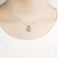 Flora - ciondolo con motivo a trifoglio, moissanite e dettagli a pavé