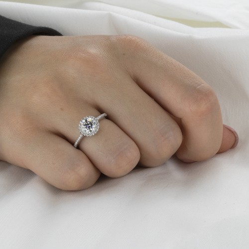Seraphina - anello di fidanzamento con moissanite e montatura halo