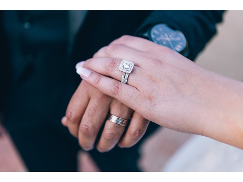 Anello di fidanzamento con moissanite: perché è la scelta perfetta