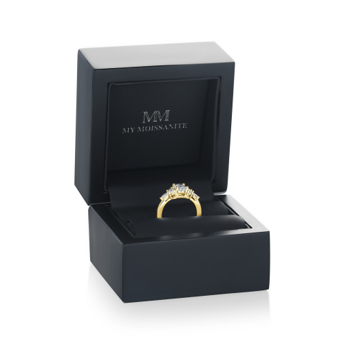 Lustrina - anello con moissanite ovale e accenti scintillanti