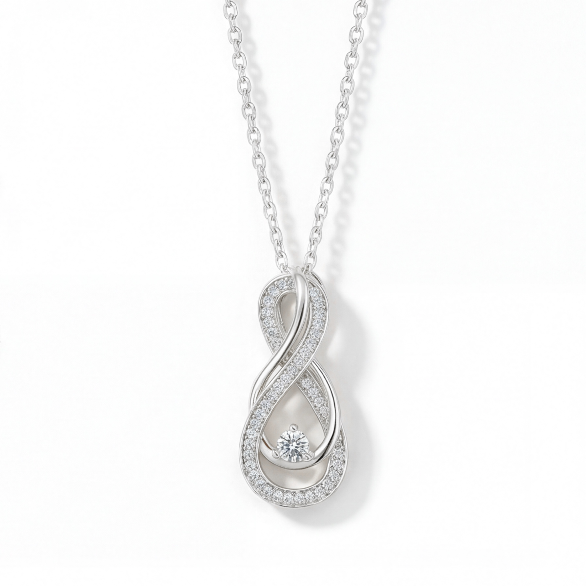 Infinity - ciondolo a spirale con moissanite e pavé