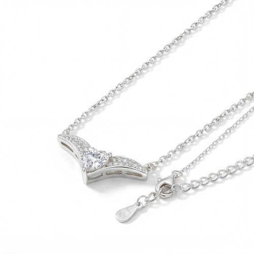 Vaneza - elegante collana a V con moissanite e dettagli a pavé