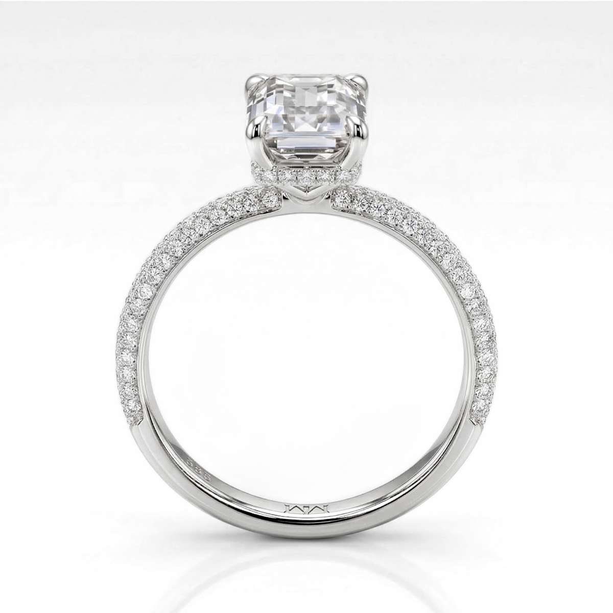 Veridian - anello con moissanite dal taglio smeraldo e incastonatura a pavé sul corpo dell’anello