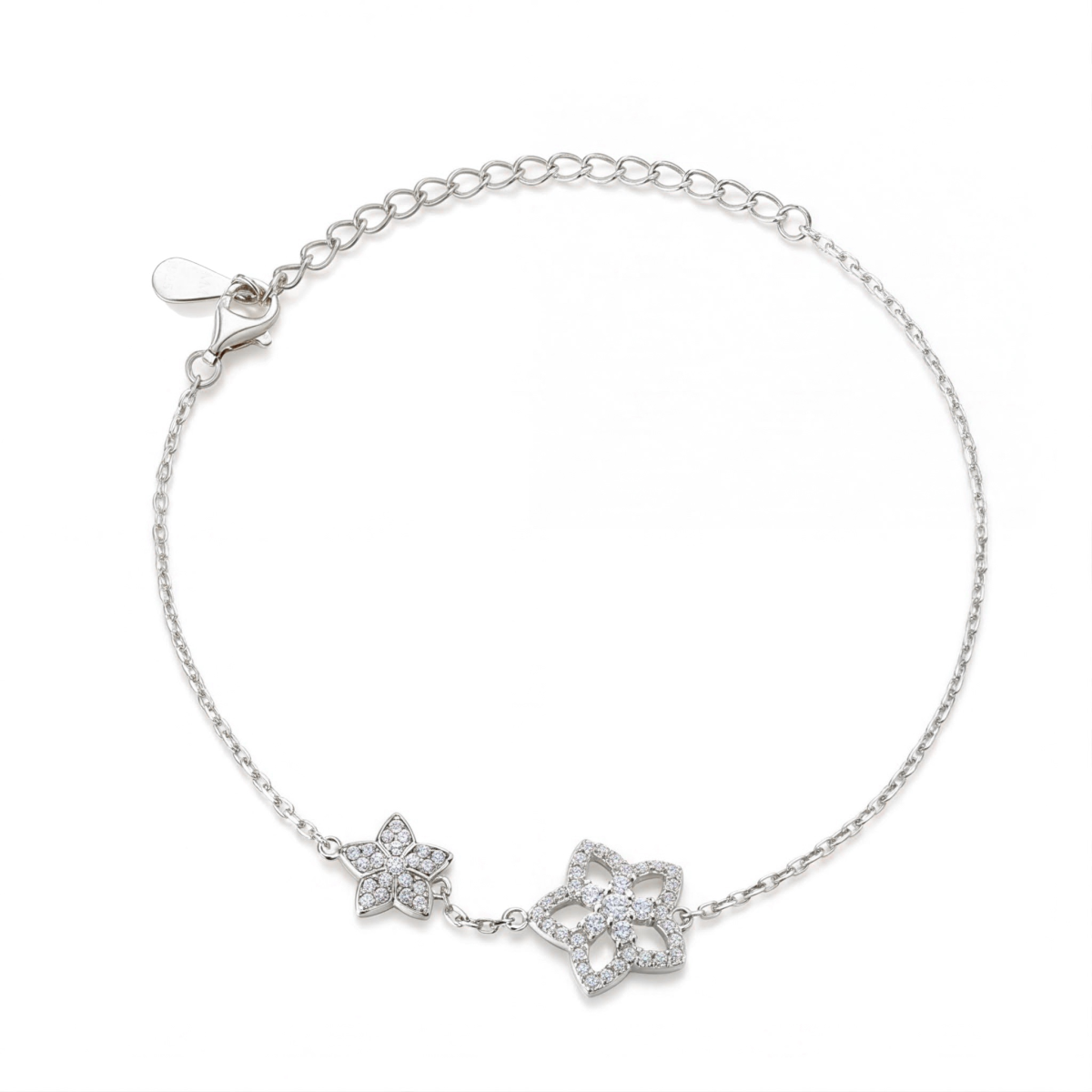 Fiorella - bracciale regolabile con charm a fiore in moissanite e incastonature a pavé