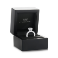 Majestica - anello con moissanite ovale e pietre laterali