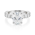Majestica - anello con moissanite ovale e pietre laterali