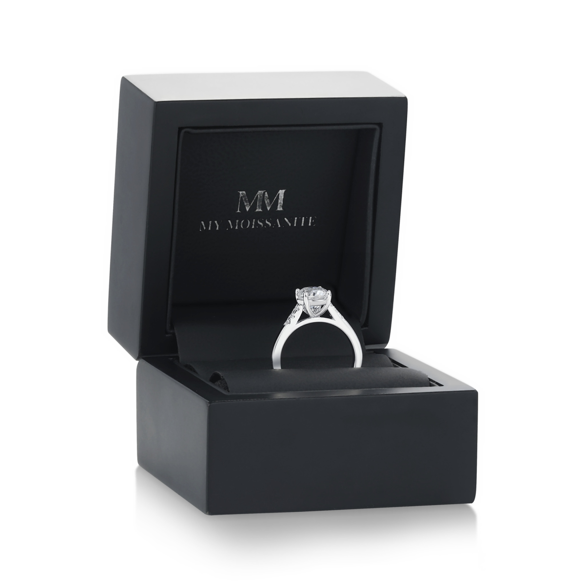 Mirage - anello di fidanzamento con moissanite taglio ovale e pietre laterali a pavé