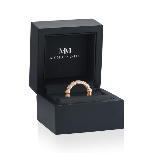 Opaline - anello eternity con moissanite taglio ovale e montatura halo smerlata a pavé