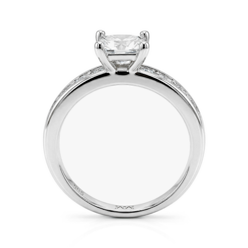 Clarity - anello di fidanzamento con moissanite con taglio princess e pietre laterali incastonate a binario