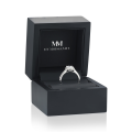 Orletta - anello di fidanzamento con moissanite ovale, montatura halo a pavé e corpo dell’anello a pavé