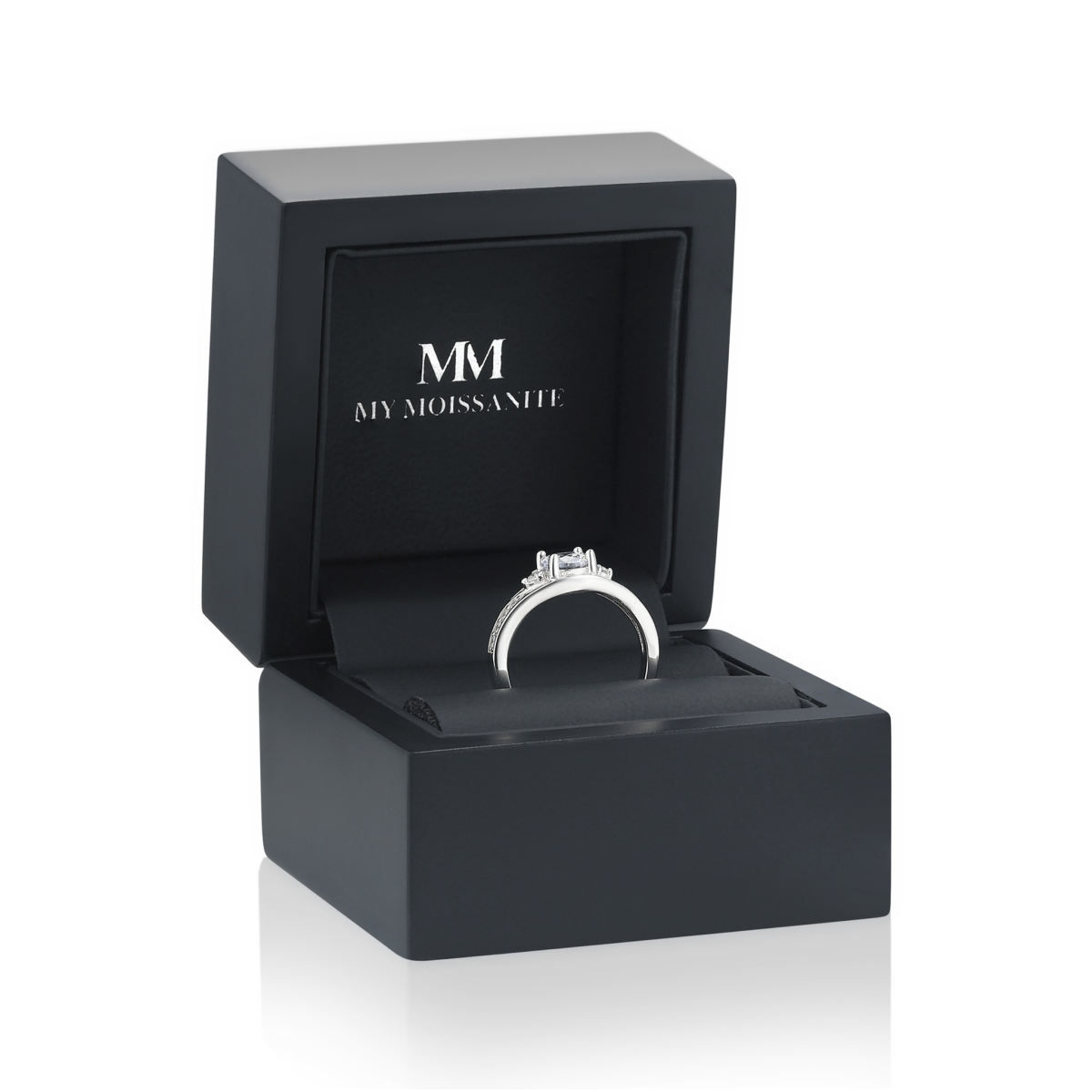 Seraphis - anello di fidanzamento con moissanite e pietre laterali