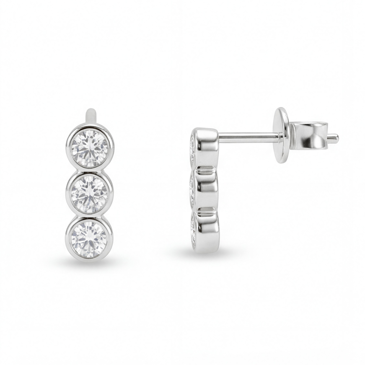 Tri-Bezel - orecchini a lobo con pietre di moissanite e incastonatura a castone