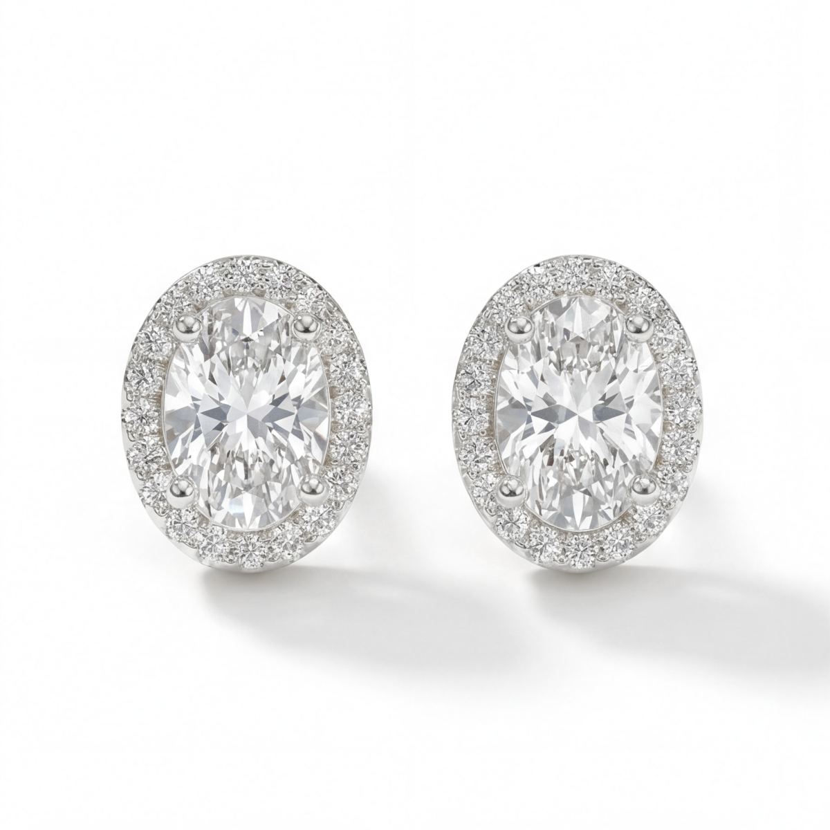 Ellipse - orecchini a lobo con moissanite ovale e montatura halo