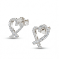 Heart Strings - orecchini a lobo con moissanite e incastonatura a pavé