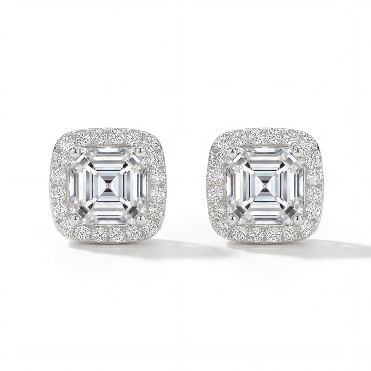 Tetrona - orecchini a lobo con moissanite taglio Asscher in montatura halo