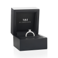 Nina - anello con moissanite ovale e pietre laterali a pavé