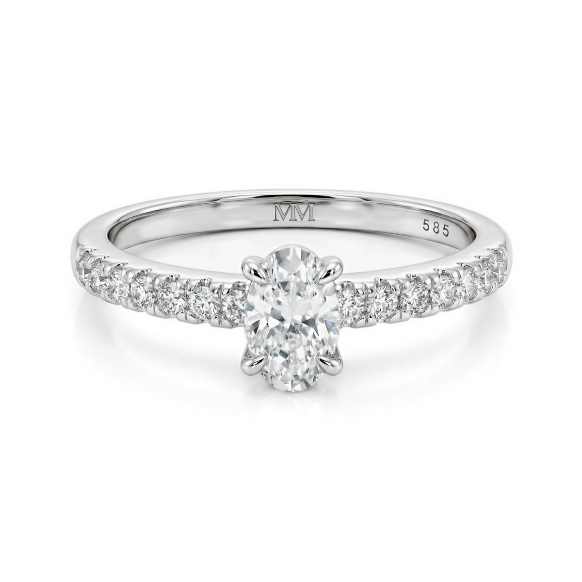Nina - anello con moissanite ovale e pietre laterali a pavé