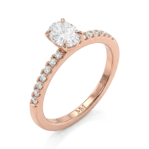 Nina - anello con moissanite ovale e pietre laterali in pavé