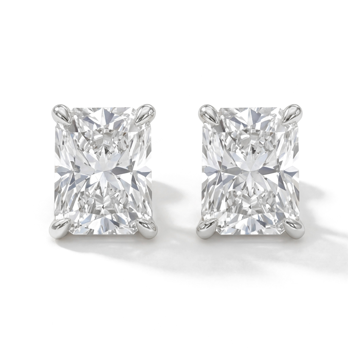 Lustrine - orecchini a lobo con moissanite dal taglio radiant