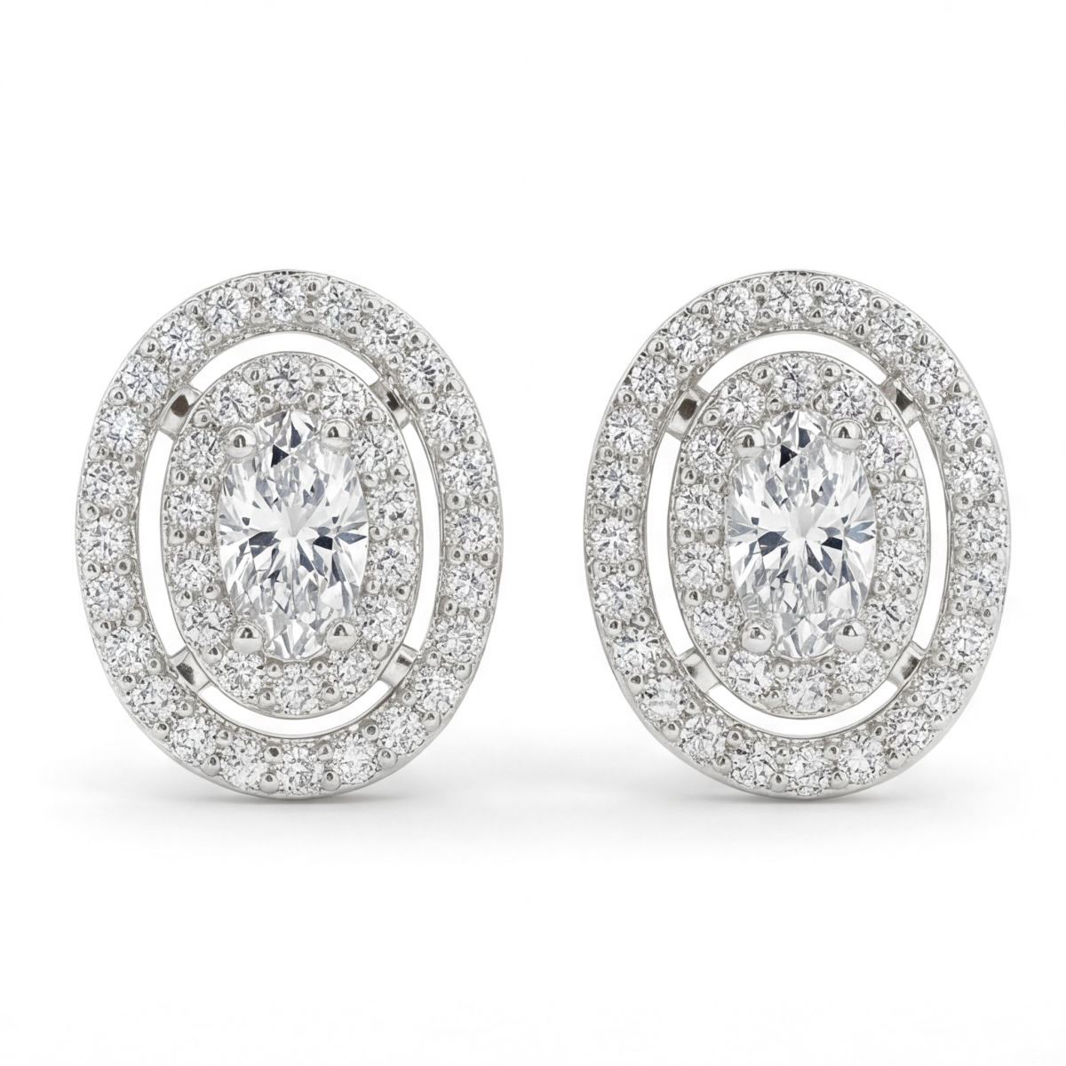 Brilliance - orecchini a lobo con moissanite ovale e montatura halo