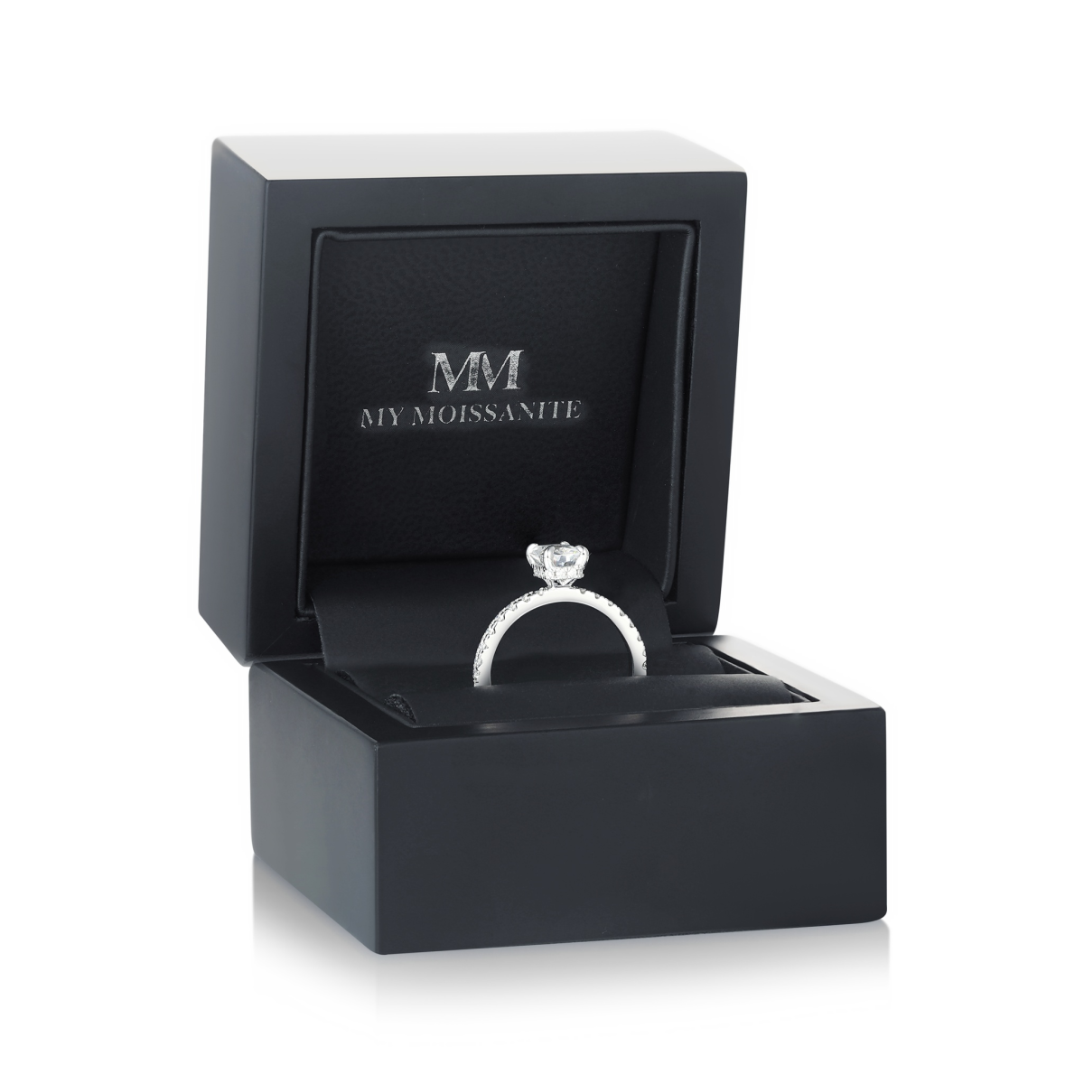 Astra - anello con moissanite, pietre laterali in pavé e halo nascosto