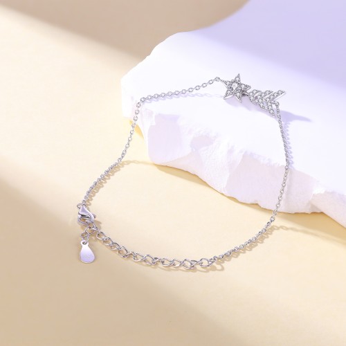 Stellaris - bracciale regolabile con charm a stella con moissanite e incastonatura a pavé
