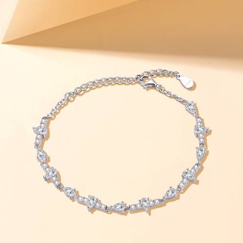Perlette - bracciale con moissanite dal taglio a goccia ed elegante simmetria