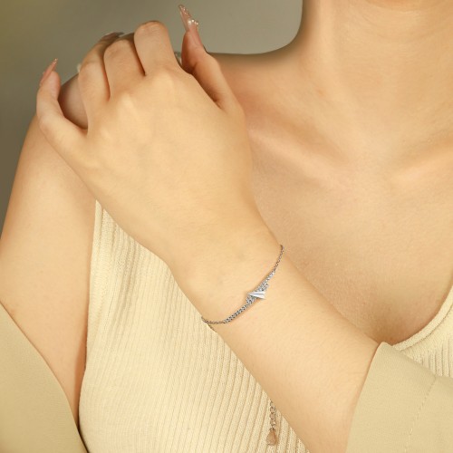 Volute - bracciale a chevron con moissanite e incastonatura a pavé