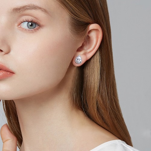 Halo Pears - orecchini a lobo con moissanite a goccia e montatura halo
