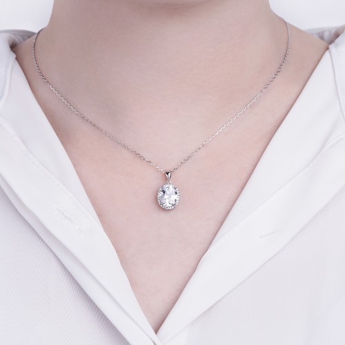 Clarique - classico ciondolo ovale con moissanite e montatura halo a pavé