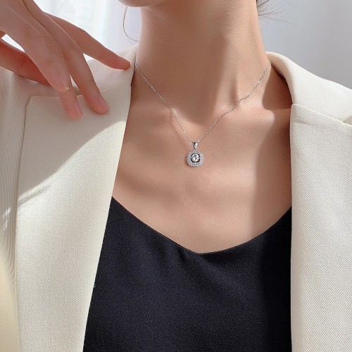 Vivara - ciondolo con moissanite e montatura halo impreziosita da pietre incastonate