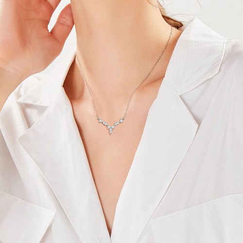 Adelina - elegante collana con moissanite e dettagli marquise