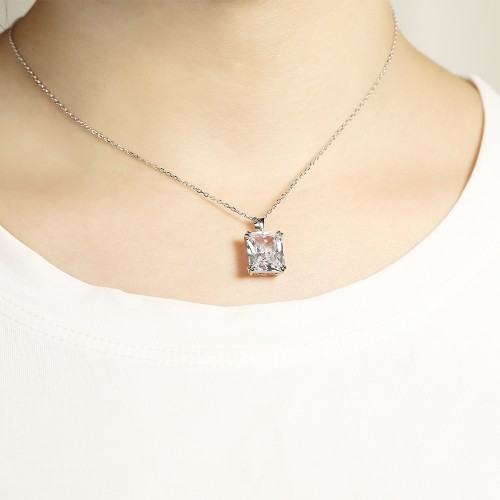 Quadra - ciondolo solitario classico con moissanite taglio radiant