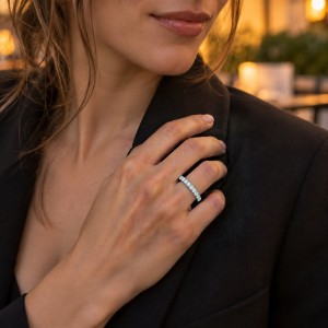 Evertina - anello eternity con moissanite