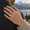 Sylvaine - anello di fidanzamento con moissanite ovale, gruppi di pietre marquise a motivo di foglia e gambo sdoppiato