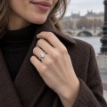 Sylvaine - anello di fidanzamento con moissanite ovale, gruppi di pietre marquise a motivo di foglia e gambo sdoppiato