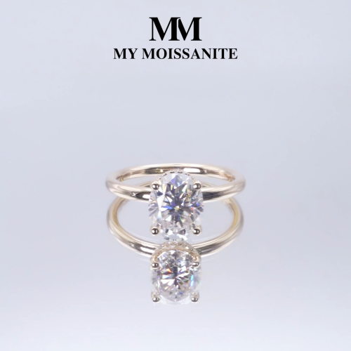 Ovalisse - anello con moissanite taglio ovale e halo nascosto circolare