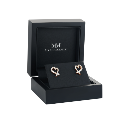Heart Strings - orecchini a lobo con moissanite e incastonatura a pavé