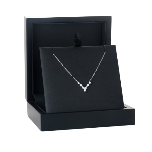 Adelina - elegante collana con moissanite e dettagli marquise